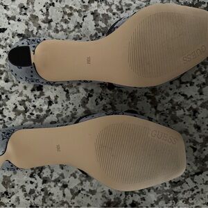 GUESS Women's Black and Gray Shoes